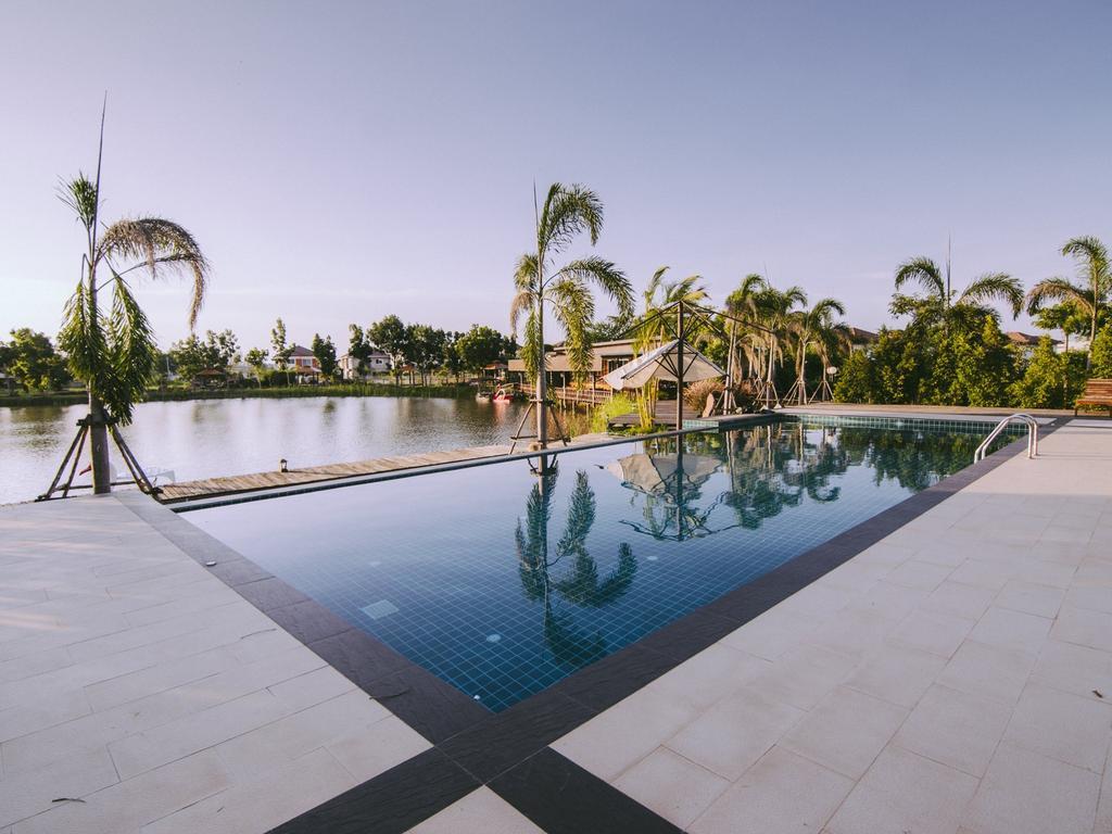 Tanita Lagoon Resort Удон Тани Екстериор снимка